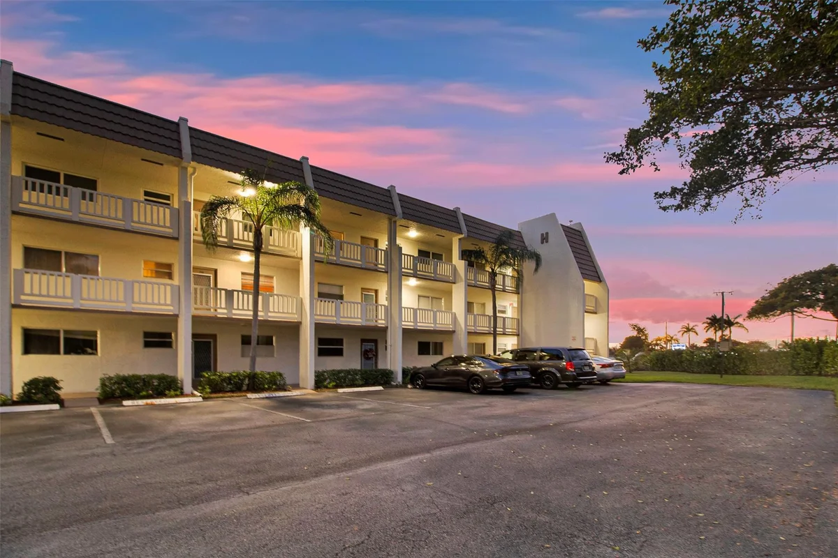 6890 Royal Palm Blvd #312H, Margate: photo 1 of 31