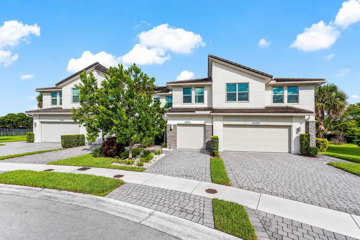 4392 Veleiros Ave, Deerfield Beach: photo 1 of 27