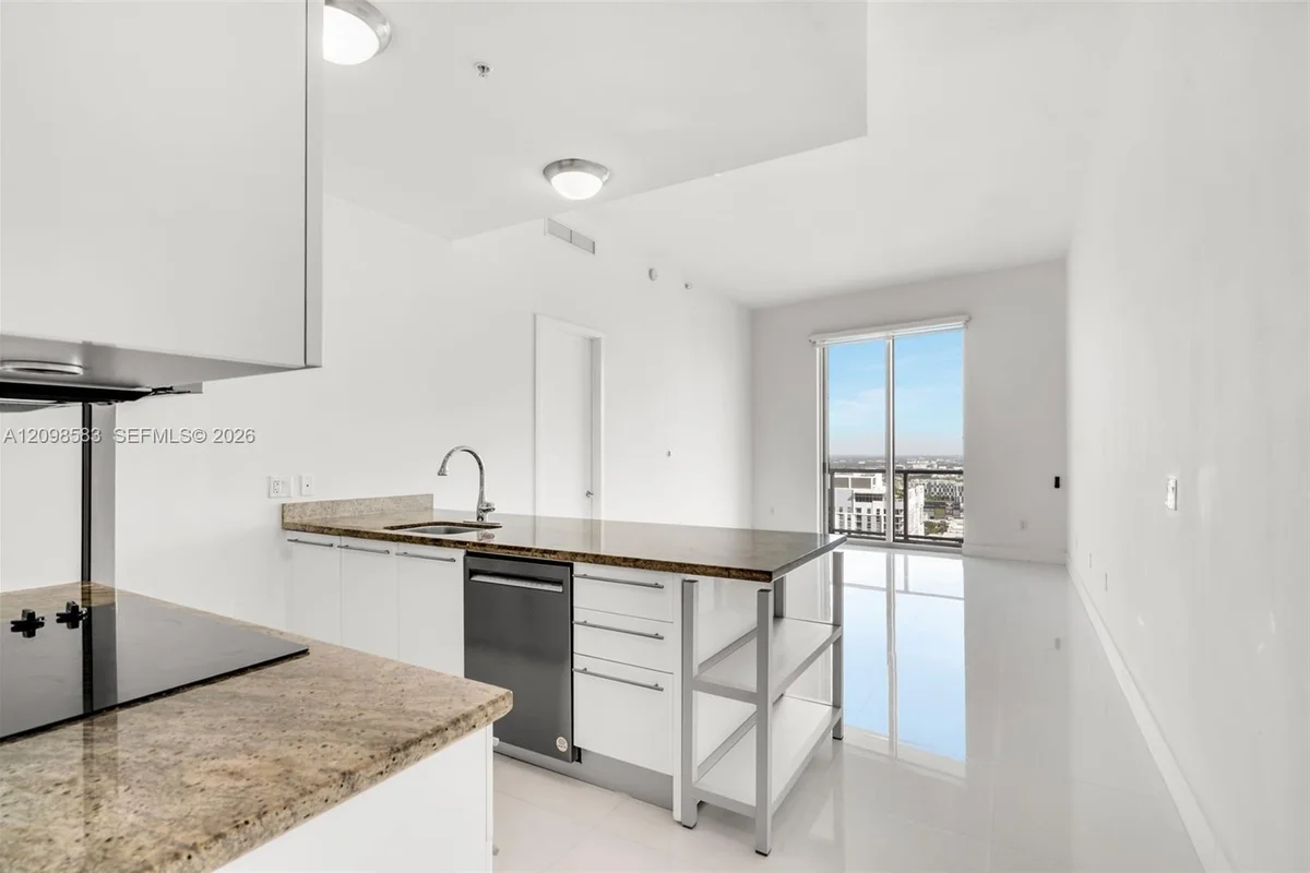 185 SW 7th St #4401, Miami: photo 1 of 48