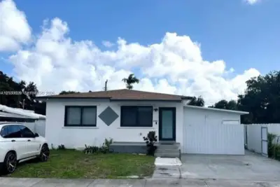 3080 NW 48th Ter, Miami: photo 1 of 10