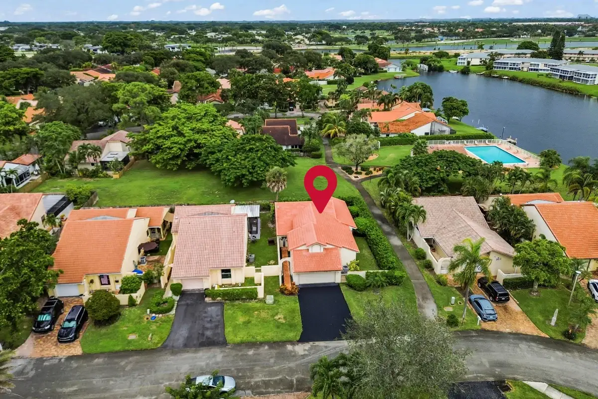 2055 NW 15th Pl, Delray Beach: photo 1 of 32