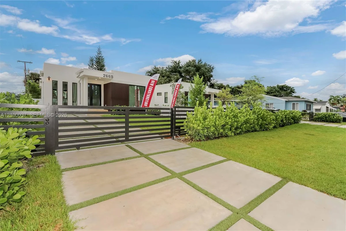 2665 Johnson St, Hollywood: photo 1 of 29