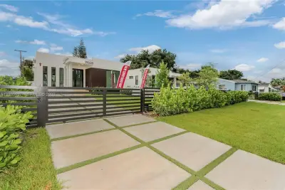 2665 Johnson St, Hollywood: photo 1 of 29