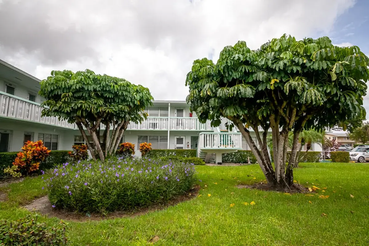 117 Kingswood F, West Palm Beach: photo 1 of 19