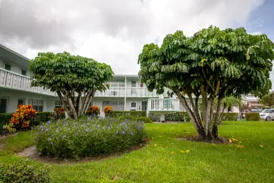 117 Kingswood F, West Palm Beach: photo 1 of 19