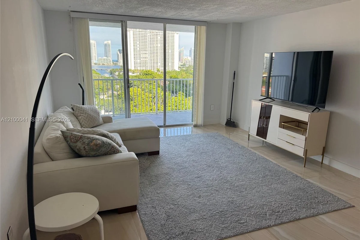 2851 NE 183rd St #1409E, Aventura: photo 1 of 24