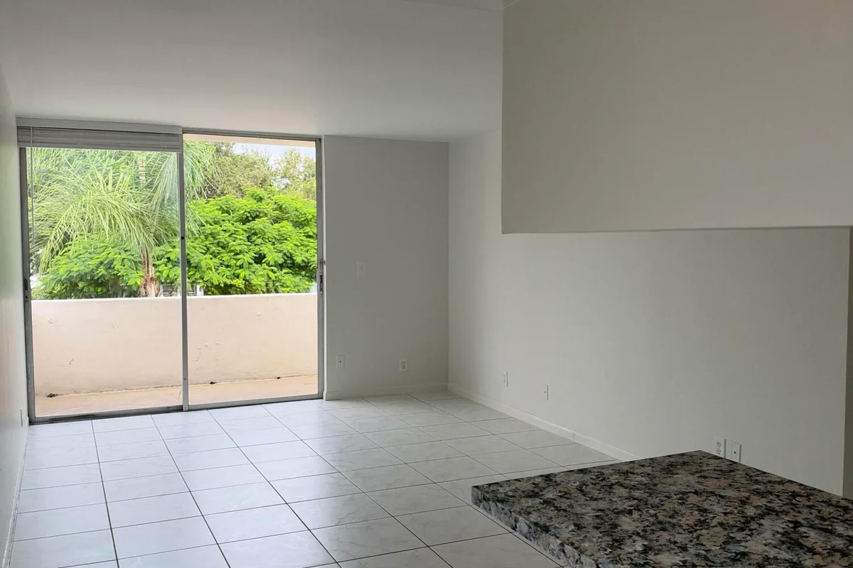 100 SE 21st St #1-8, Fort Lauderdale: photo 1 of 18