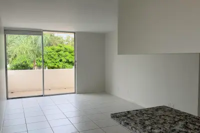 100 SE 21st St #1-8, Fort Lauderdale: photo 1 of 18