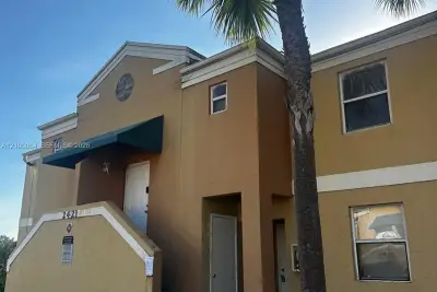 2481 NW 56th Ave #9-16, Lauderhill: photo 1 of 7