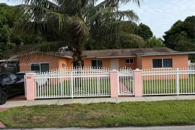 403 NW 186th St, Miami Gardens: photo 1 of 19