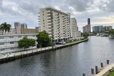 440 Paradise Isle Blvd #306, Hallandale Beach: photo 1 of 9