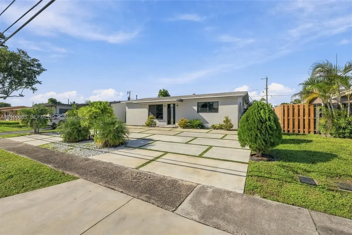 8921 NW 25th Ct, Sunrise: photo 1 of 36