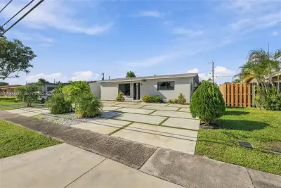 8921 NW 25th Ct, Sunrise: photo 1 of 36