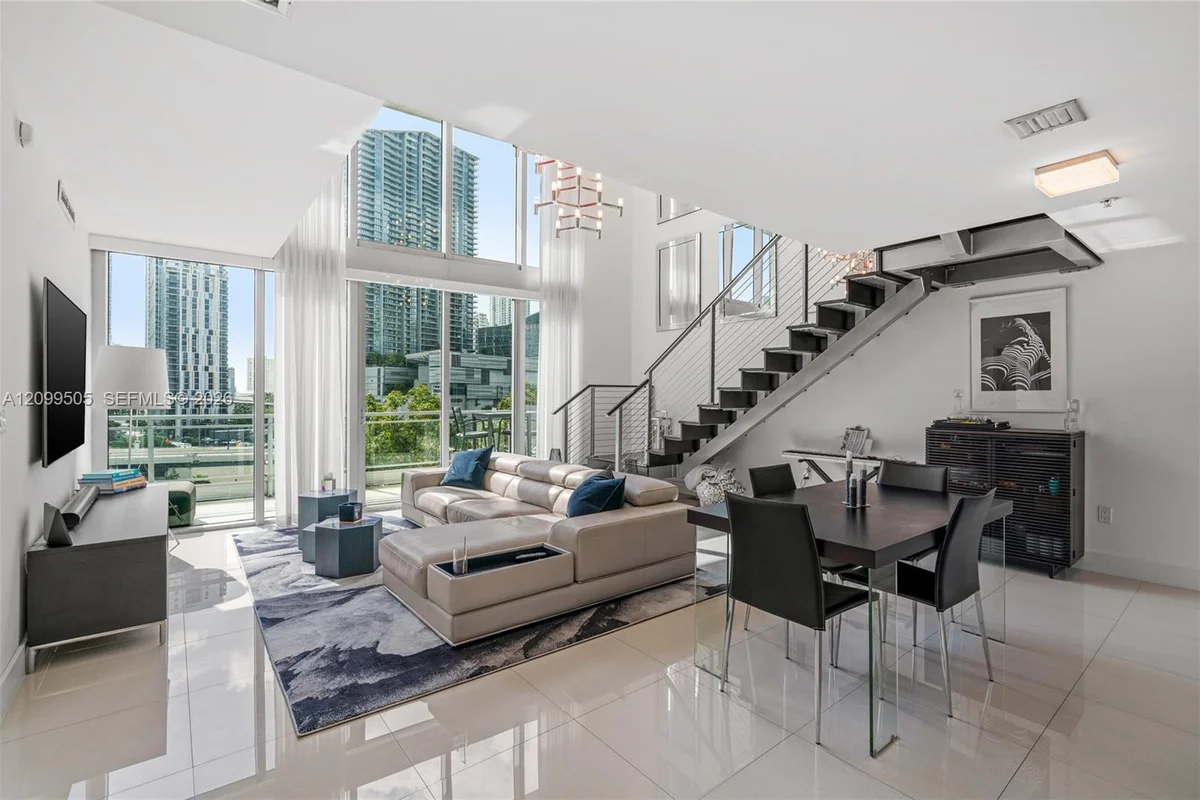 92 SW 3rd St #708, Miami: photo 1 of 29
