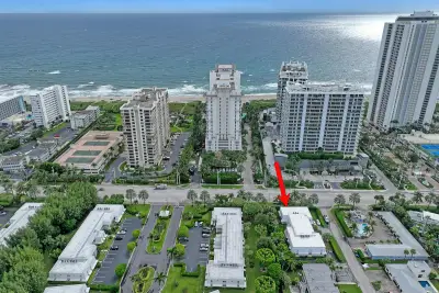 1280 Surf Rd #202, Riviera Beach: photo 1 of 31