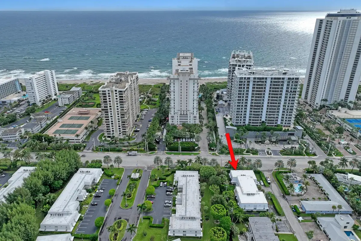 1280 Surf Rd #202, Riviera Beach: photo 1 of 31