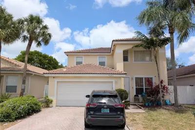 7683 NW 19th St, Pembroke Pines: photo 1 of 30