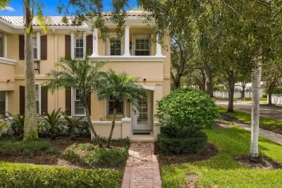4102 Community Dr, Jupiter: photo 1 of 52
