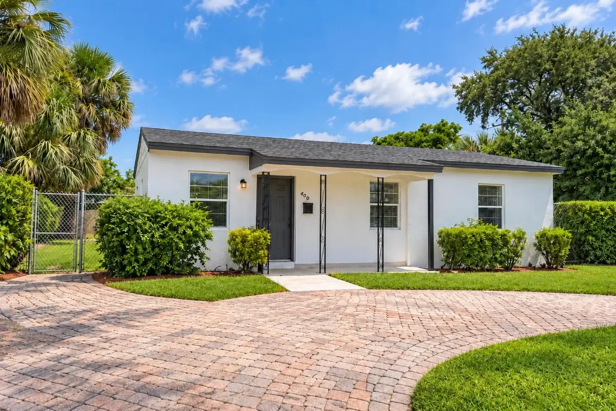 400 W 15th St, Riviera Beach: photo 1 of 34