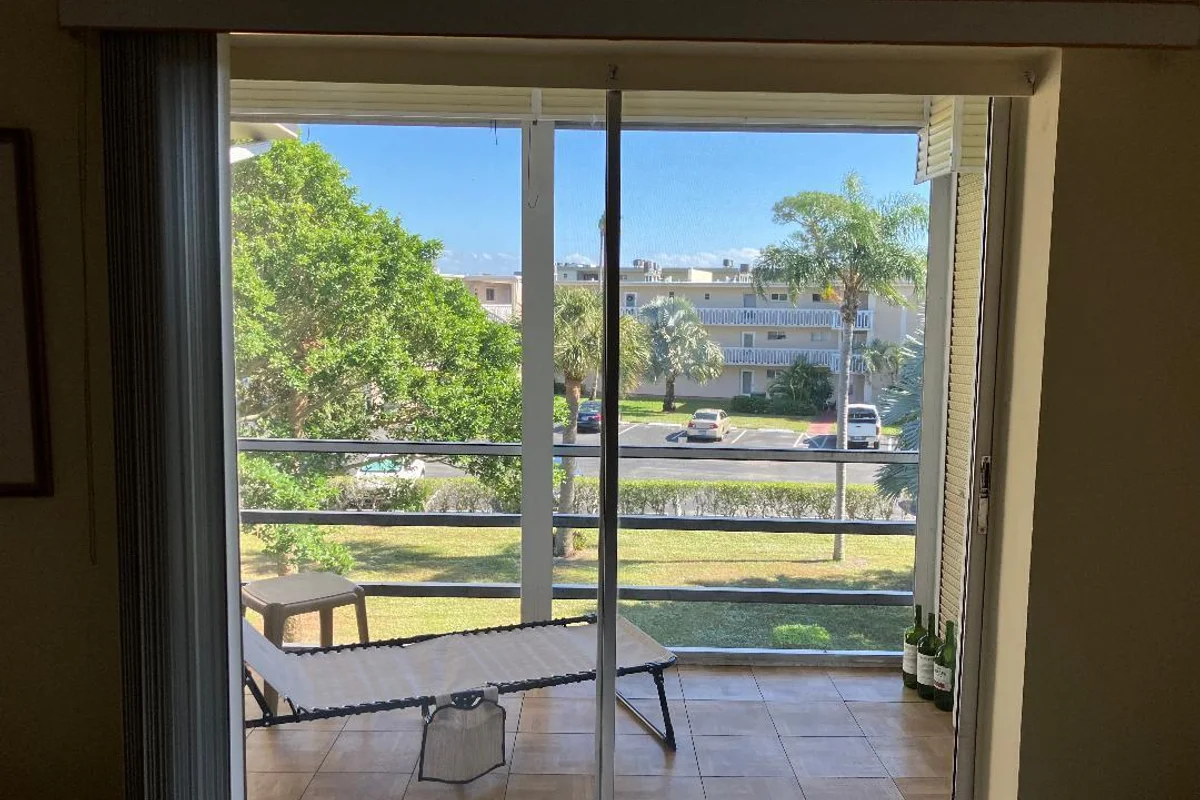 2615 Garden Dr N #305, Lake Worth: photo 1 of 20