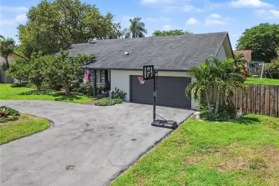 28330 SW 163rd Ave, Homestead: photo 1 of 51