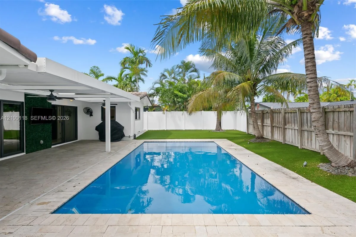 2091 NE 55th St, Fort Lauderdale: photo 1 of 44