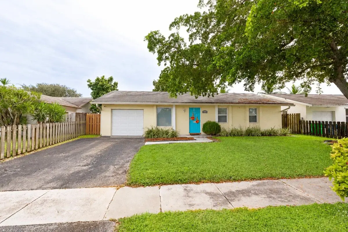 11030 NW 27th St, Sunrise: photo 1 of 31