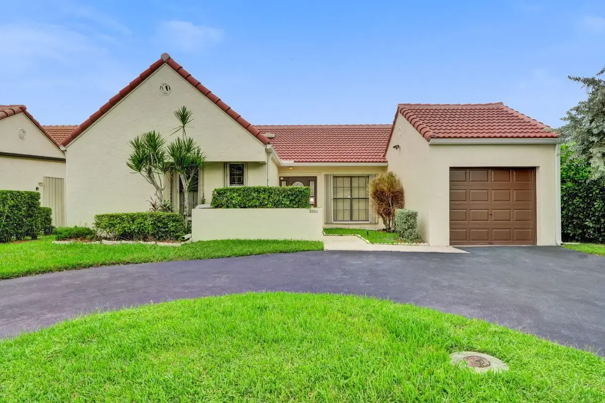 2001 Maplewood Dr, Coral Springs: photo 1 of 52