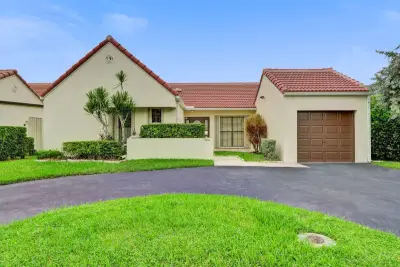 2001 Maplewood Dr, Coral Springs: photo 1 of 52