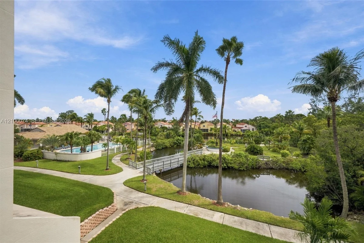 545 SE 12th St #205, Dania Beach: photo 1 of 28