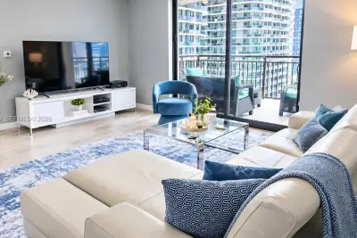 999 SW 1st Ave #2217, Miami: photo 1 of 23