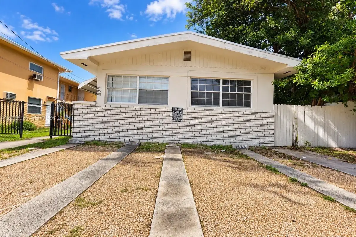 1836 SW 5th St, Miami: photo 1 of 31
