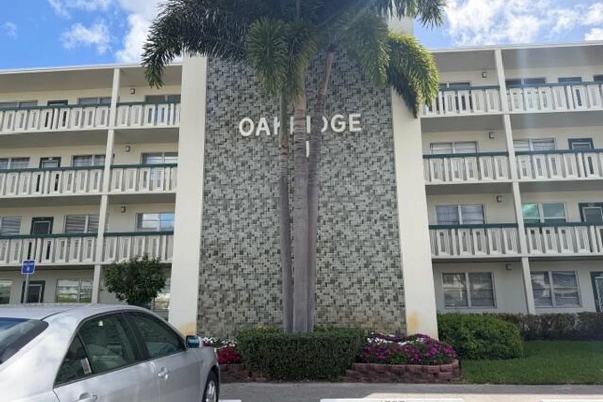 1083 Oakridge U, Deerfield Beach: photo 1 of 33