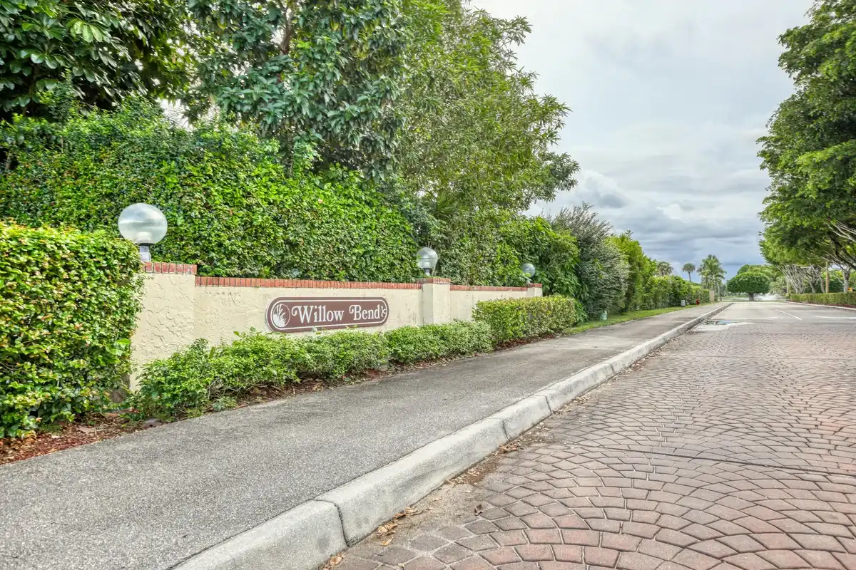 7843 Willow Spring Dr #615, Lake Worth: photo 1 of 40