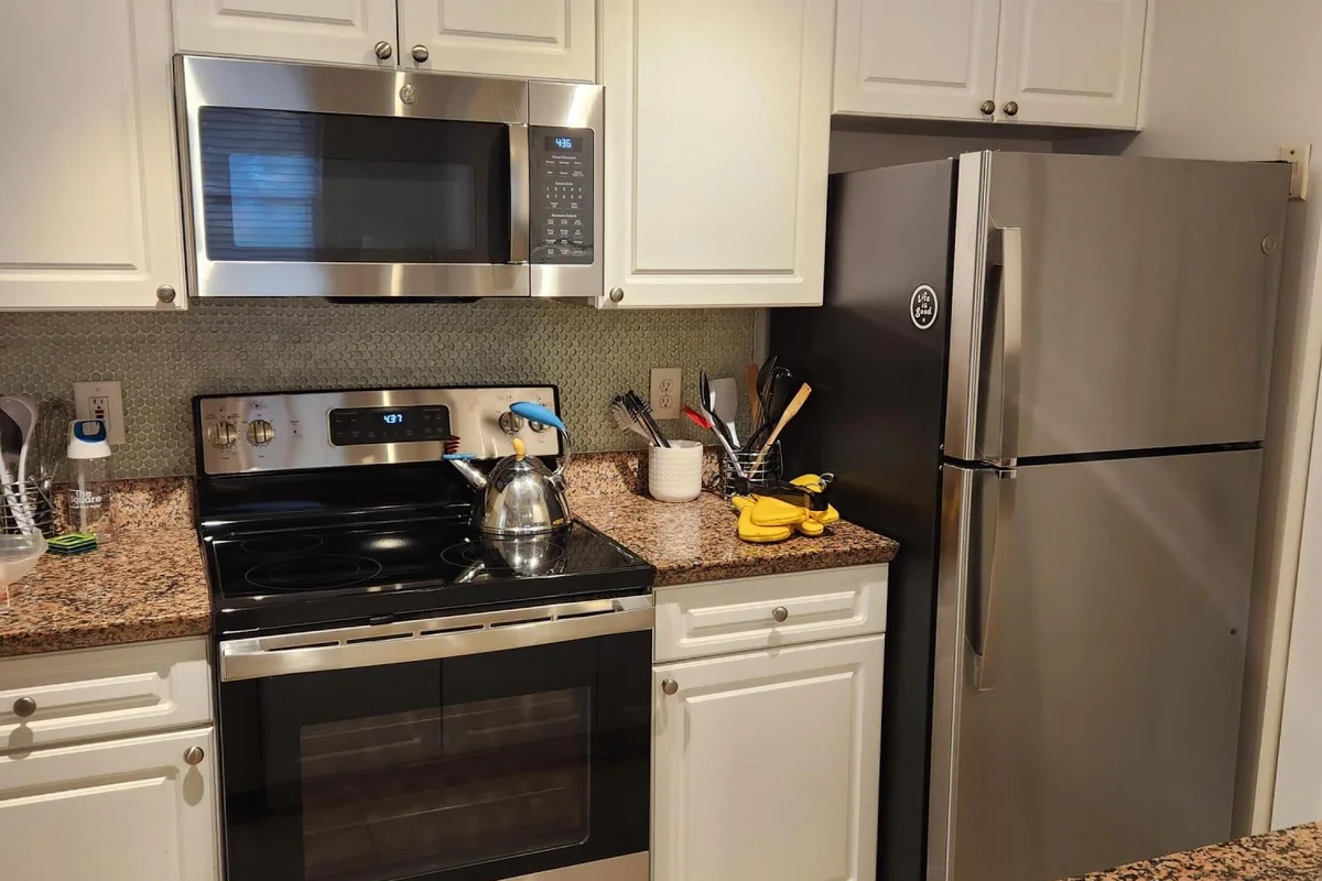 580 S Sapodilla Ave #106, West Palm Beach: photo 1 of 15