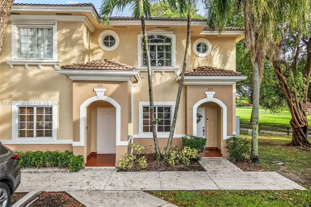 7230 NW 174 Ter #104, Hialeah: photo 1 of 28