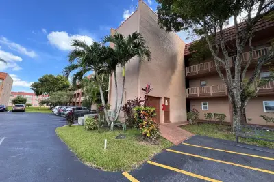 9660 Sunrise Lakes Blvd #202, Sunrise: photo 1 of 32