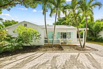 716 NE 11th Ave, Pompano Beach: photo 1 of 45