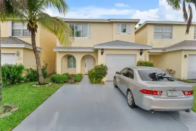 4027 Eastridge Dr, Deerfield Beach: photo 1 of 28