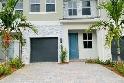 164 SW 171st Ln, Pembroke Pines: photo 1 of 12