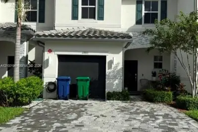 11883 NW 46th St, Coral Springs: photo 1 of 9