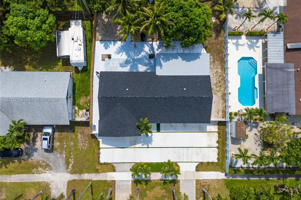 10830 SW 160th St, Miami: photo 1 of 12