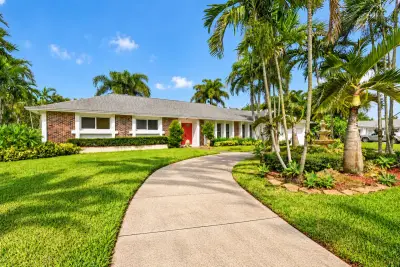 8 Bell Ln, West Palm Beach: photo 1 of 72