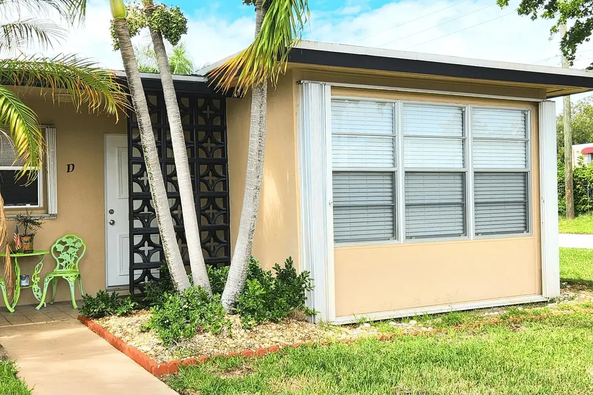 1042 North Dr #D, Delray Beach: photo 1 of 18