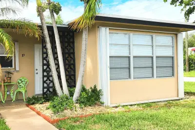 1042 North Dr #D, Delray Beach: photo 1 of 18