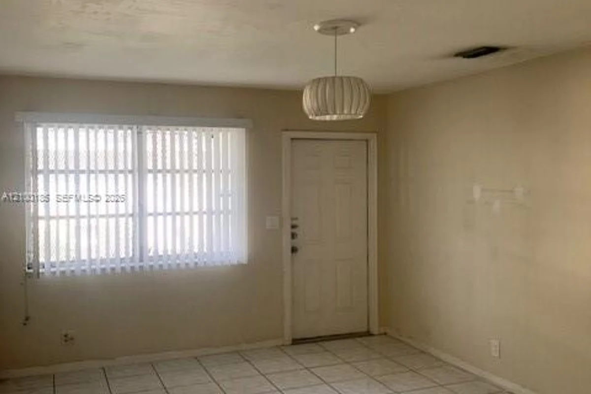 2641 Polk St #3, Hollywood: photo 1 of 8