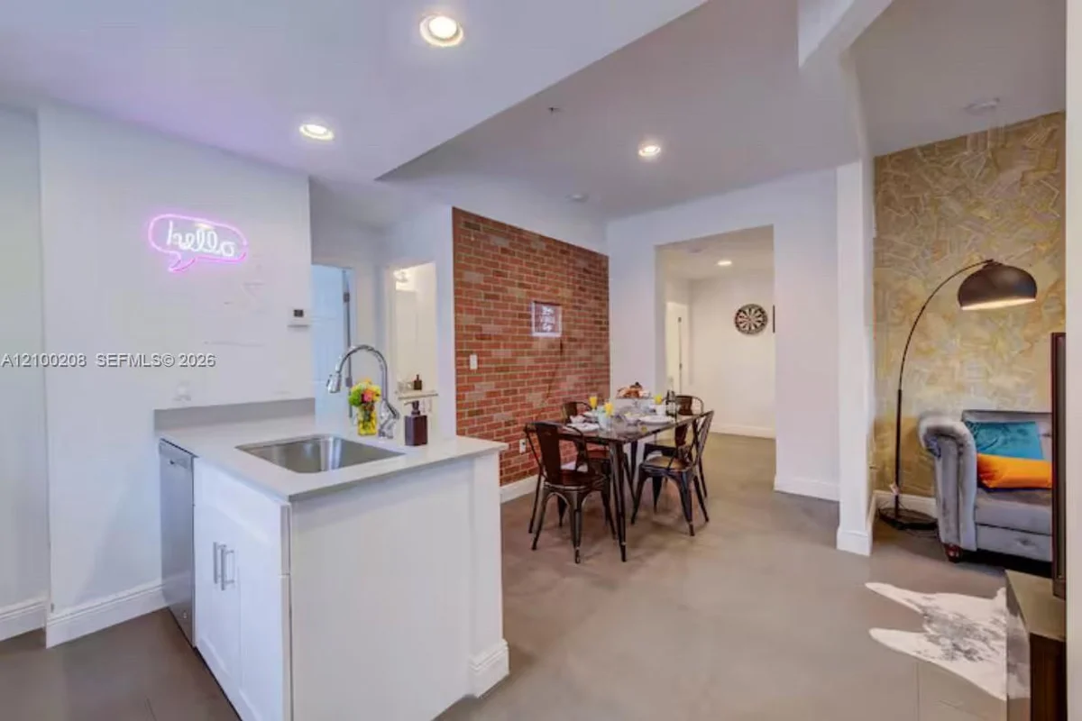 346 NW 35th St #1, Miami: photo 1 of 16