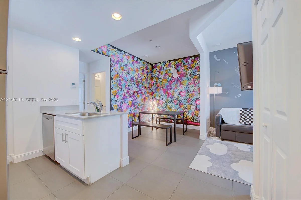 346 NW 35th St #3, Miami: photo 1 of 19