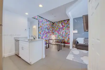 346 NW 35th St #3, Miami: photo 1 of 19