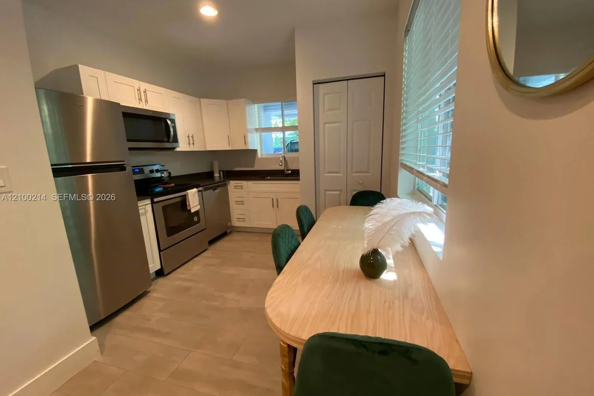 427 NW 34th St #2, Miami: photo 1 of 18